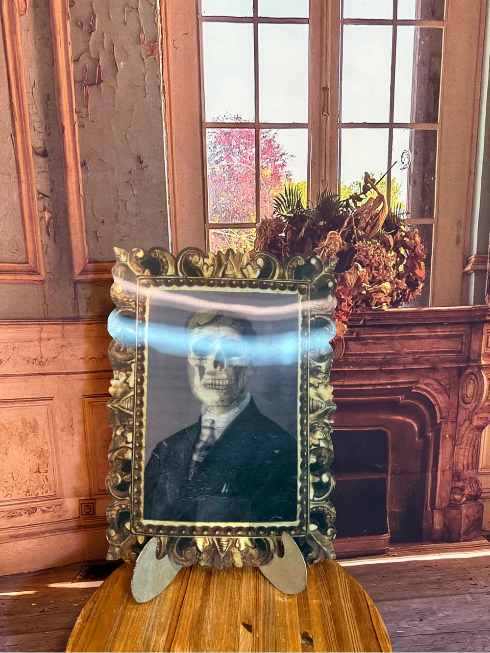 Halloween Lenticular Faux Antique Look Spooky Guy Haunted House Decorative